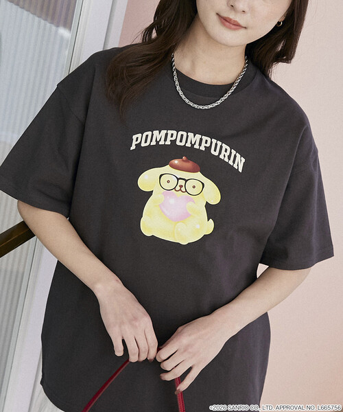 PUBLUX(パブリュクス)の「PUBLUX/パブリュクス ”SANRIO CHARACTERS/サンリオキャラクターズ” 眼鏡 カレッジ風 プリントTシャツ 限定展開(Tシャツ/カットソー・レディース・ブラック/ピンク/ライトグレー/ネイビー/オフホワイト/チャコールグレー・フリ-)」の3枚目の写真