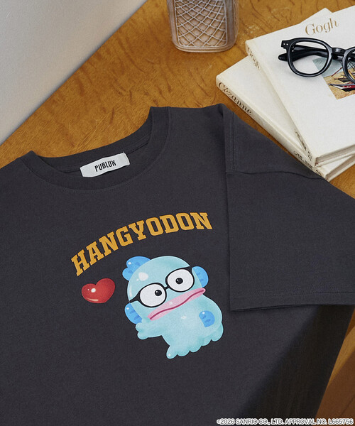 PUBLUX(パブリュクス)の「PUBLUX/パブリュクス ”SANRIO CHARACTERS/サンリオキャラクターズ” 眼鏡 カレッジ風 プリントTシャツ 限定展開(Tシャツ/カットソー・レディース・ブラック/ピンク/ライトグレー/ネイビー/オフホワイト/チャコールグレー・フリ-)」の18枚目の写真