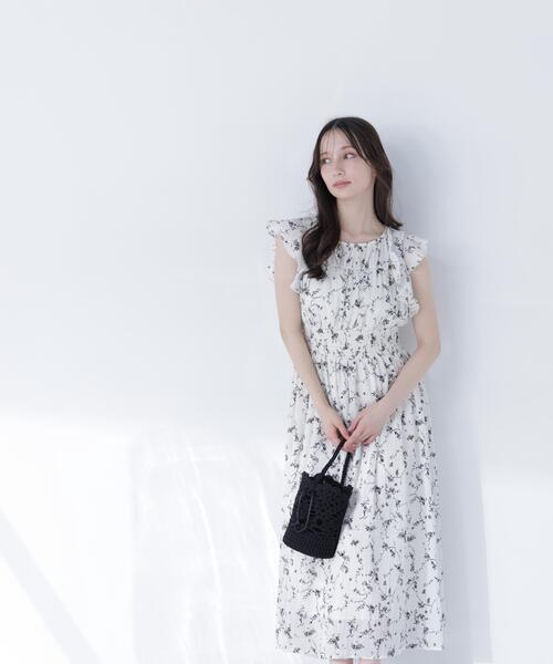 NATURAL BEAUTY BASIC(ナチュラルビューティーベーシック)の「フラワープリントフリルワンピース(ワンピース・レディース・ホワイト系その他/ブラック系その他2/ブルー系その他2・MEDIUM/P/S)」の7枚目の写真