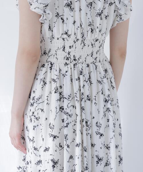 NATURAL BEAUTY BASIC(ナチュラルビューティーベーシック)の「フラワープリントフリルワンピース(ワンピース・レディース・ホワイト系その他/ブラック系その他2/ブルー系その他2・MEDIUM/P/S)」の15枚目の写真