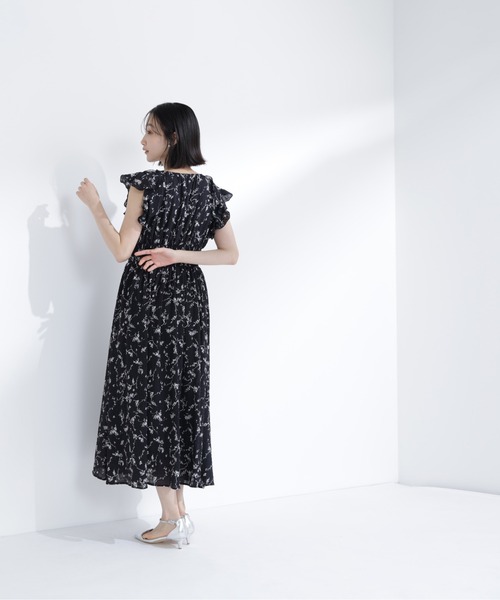 NATURAL BEAUTY BASIC(ナチュラルビューティーベーシック)の「フラワープリントフリルワンピース(ワンピース・レディース・ホワイト系その他/ブラック系その他2/ブルー系その他2・MEDIUM/P/S)」の19枚目の写真