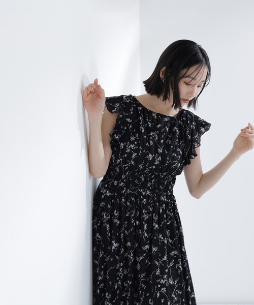 NATURAL BEAUTY BASIC(ナチュラルビューティーベーシック)の「フラワープリントフリルワンピース(ワンピース・レディース・ホワイト系その他/ブラック系その他2/ブルー系その他2・MEDIUM/P/S)」の22枚目の写真