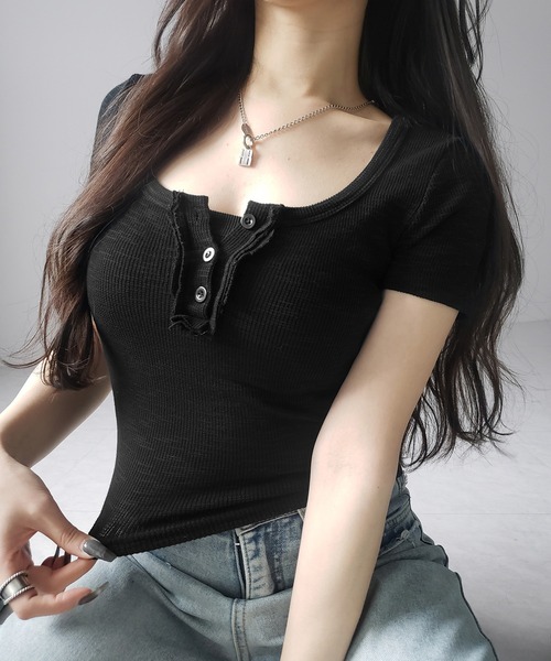 me+em select(ミームセレクト)の「【 2color 】スクエアヘンリーネック半袖ピチTシャツ /square henley neck short sleeve pichi T-Shirt(Tシャツ/カットソー・レディース・ホワイト/ブラック・FREE)」の13枚目の写真