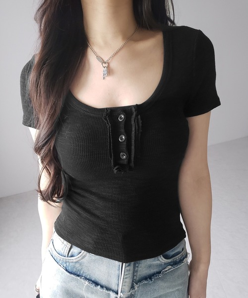 me+em select(ミームセレクト)の「【 2color 】スクエアヘンリーネック半袖ピチTシャツ /square henley neck short sleeve pichi T-Shirt(Tシャツ/カットソー・レディース・ホワイト/ブラック・FREE)」の7枚目の写真