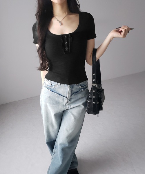 me+em select(ミームセレクト)の「【 2color 】スクエアヘンリーネック半袖ピチTシャツ /square henley neck short sleeve pichi T-Shirt(Tシャツ/カットソー・レディース・ホワイト/ブラック・FREE)」の21枚目の写真