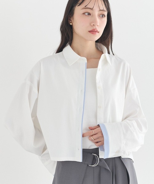 earth music&ecology(アースミュージックアンドエコロジー)の「パイピングショートシャツ(シャツ/ブラウス・レディース・オフホワイト/サックスブルー・FREE)」の2枚目の写真