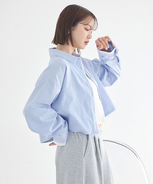 earth music&ecology(アースミュージックアンドエコロジー)の「パイピングショートシャツ(シャツ/ブラウス・レディース・オフホワイト/サックスブルー・FREE)」の4枚目の写真