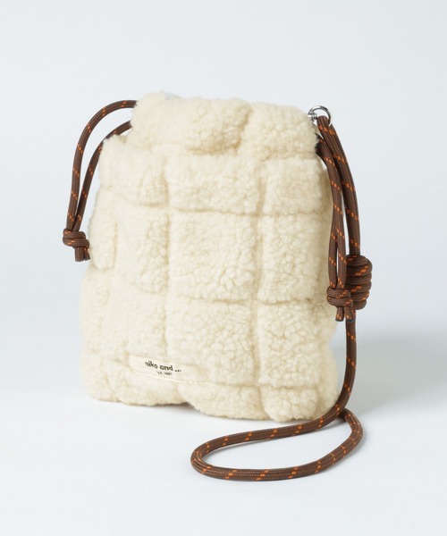 niko and...(ニコアンド)の「マルチ 巾着 ショルダーバッグ(ショルダーバッグ・レディース・ベージュ/ブルー/オフホワイト/グリーン/ブラウン/アイボリー/ブラック/その他1/パープル/ライトブラウン・0)」の6枚目の写真