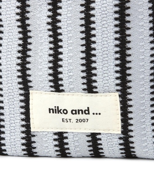 niko and...(ニコアンド)の「マルチ巾着ショルダーバッグ(ショルダーバッグ・レディース・ベージュ/ブルー/オフホワイト/グリーン・0)」の13枚目の写真