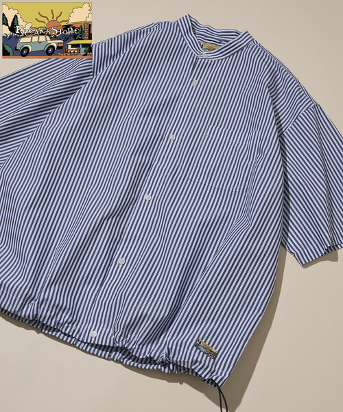 FREAK'S STORE(フリークスストア)の「タイプライター スピンドル バンドカラー ショートスリーブシャツ/裾ドローコード(シャツ/ブラウス・メンズ・ネイビー/イエロー/ブルー・SMALL/MEDIUM/LARGE)」の2枚目の写真