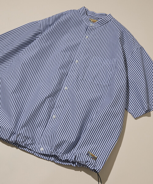 FREAK'S STORE(フリークスストア)の「タイプライター スピンドル バンドカラー ショートスリーブシャツ/裾ドローコード(シャツ/ブラウス・メンズ・ネイビー/イエロー/ブルー/ホワイト/サックスブルー・SMALL/MEDIUM/LARGE)」の2枚目の写真