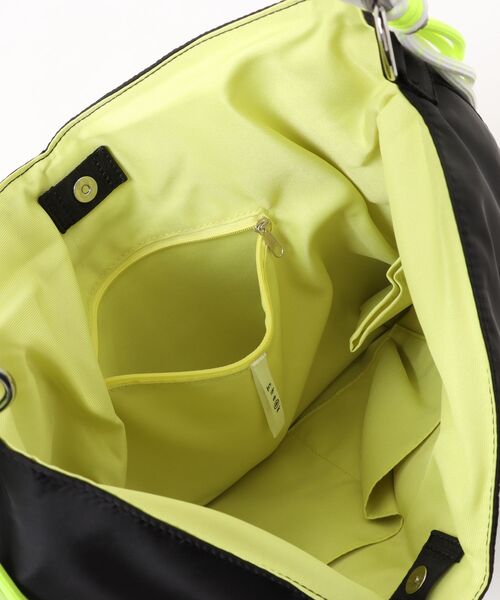 Cheek(チーク)の「neon handle TA shoulder(ショルダーバッグ・レディース・ブラック/グレー/キャメル・FREE)」の6枚目の写真