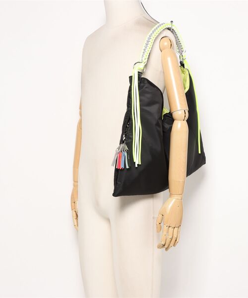 Cheek(チーク)の「neon handle TA shoulder(ショルダーバッグ・レディース・ブラック/グレー/キャメル・FREE)」の9枚目の写真