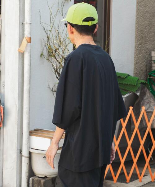 URBAN RESEARCH（アーバンリサーチ）の「Wide Dad　BREEZY TECH SHORT-SLEEVE T-SHIRTS（Tシャツ/カットソー・メンズ・ネイビー/ブラック・2/1）」の5枚目の写真