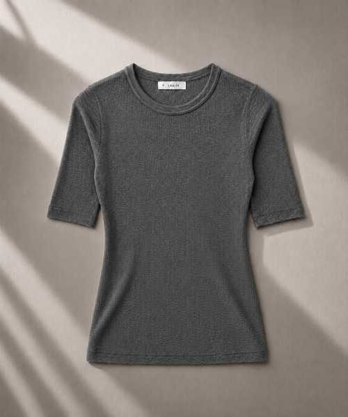 LAULEN（ローレン）の「roll up sleeves semi sheer rib tops /ロールアップスリーブセミシアーリブニット（Tシャツ/カットソー・レディース・モカ/チャコールグレー/アイボリー/グレイッシュベージュ/ブラック・FREE）」の3枚目の写真