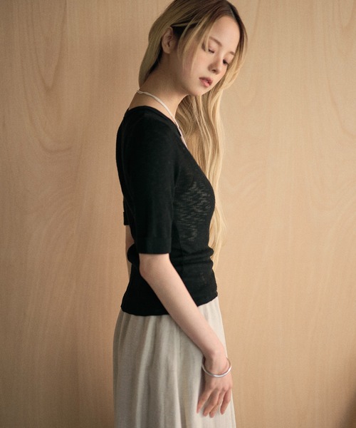 LAULEN（ローレン）の「roll up sleeves semi sheer rib tops /ロールアップスリーブセミシアーリブニット（Tシャツ/カットソー・レディース・モカ/チャコールグレー/アイボリー/グレイッシュベージュ/ブラック・FREE）」の7枚目の写真