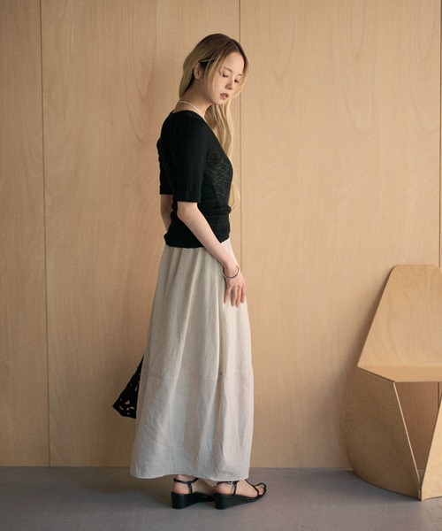 LAULEN（ローレン）の「roll up sleeves semi sheer rib tops /ロールアップスリーブセミシアーリブニット（Tシャツ/カットソー・レディース・モカ/チャコールグレー/アイボリー/グレイッシュベージュ/ブラック・FREE）」の11枚目の写真