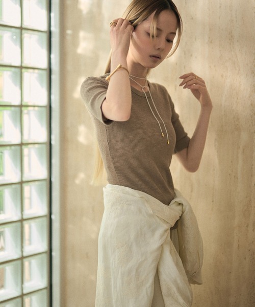 LAULEN（ローレン）の「roll up sleeves semi sheer rib tops /ロールアップスリーブセミシアーリブニット（Tシャツ/カットソー・レディース・モカ/チャコールグレー/アイボリー/グレイッシュベージュ/ブラック・FREE）」の17枚目の写真