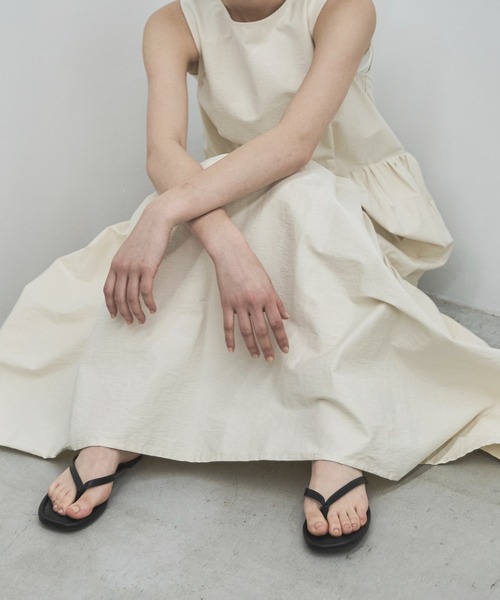 feepur(フェピュール)の「【6サイズ展開】フェイクレザースクエアトングサンダル(サンダル・レディース・ブラック・22.5/24.5/23.5/25/26/25.5)」の15枚目の写真