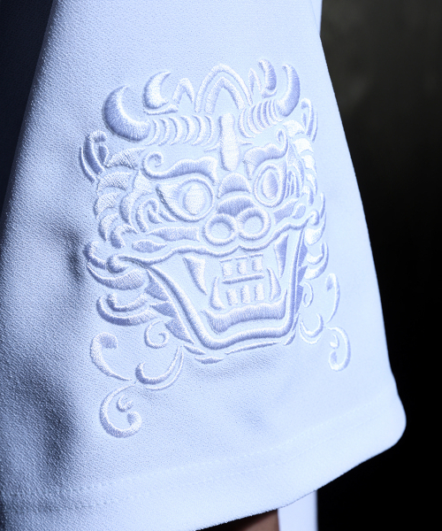 KIRTIMUKHA(キールティムカ)の「刺繍ブラックロープVネック半袖Tシャツホワイト(Tシャツ/カットソー・メンズ・その他・FREE)」の11枚目の写真