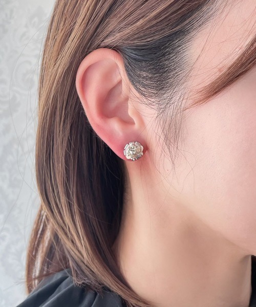 tone(トーン)の「【mallelabrocante/マルラブロカント】サージカルステンレス ヴィンテージローズカボションのピアス/金属アレルギー対応(ピアス(両耳用)・レディース・シルバー・FREE)」の5枚目の写真