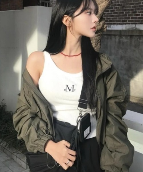 MUCENT(ムセント)の「【日本未発売/WEB限定】MUCENT(ムセント)/バック ディティール スリーブレス アメスリ タンクトップ/BACK DETAIL SIGNATURE SLEEVELESS(タンクトップ・レディース・ブラック/グレー/ベージュ/ネイビー/ホワイト・FREE)」の7枚目の写真