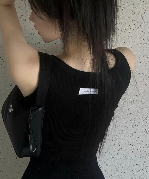 MUCENT(ムセント)の「【日本未発売/WEB限定】MUCENT(ムセント)/バック ディティール スリーブレス アメスリ タンクトップ/BACK DETAIL SIGNATURE SLEEVELESS(タンクトップ・レディース・ブラック/グレー/ベージュ/ネイビー/ホワイト・FREE)」の14枚目の写真