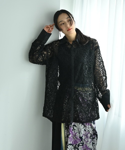 STYLE DELI（スタイルデリ）の「【BLK001】刺繍レースオーバーサイズシャツ（シャツ/ブラウス・レディース・ブラック/オフホワイト・FREE）」の3枚目の写真