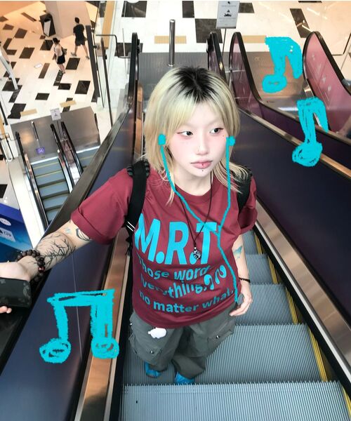 VENHIT（ベンヒット）の「MRTレタリングクールコットン半袖Tシャツ（Tシャツ/カットソー・レディース・ブラック/ホワイト/バーガンディー・SMALL/MEDIUM/LARGE/X-LARGE）」の5枚目の写真