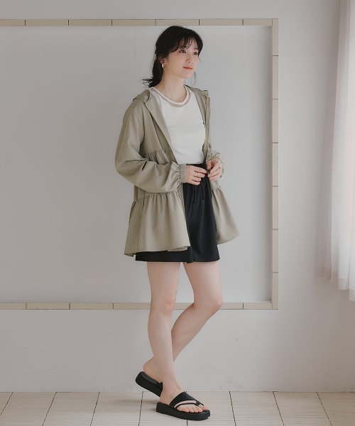 slattgir（スラットジール）の「高身長　ティアードデザインラッシュガードパーカー（ＵＶカット・接触冷感・吸水速乾・はっ水）（トールサイズ）（ラッシュガード・レディース・ブラック/ライトベージュ・TLL/T3L/T4L/T5L/TM/TL）」の13枚目の写真