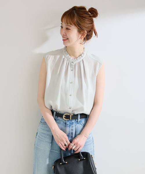 B.C STOCK(ベーセーストック)の「手洗い可 / セルロースフリルネックフレンチトップス(シャツ/ブラウス・レディース・チャコールグレー/ブラウン/ライトグレー・FREE)」の6枚目の写真