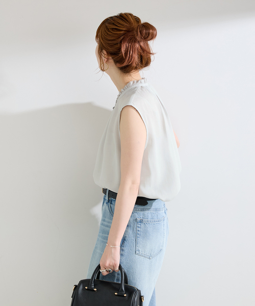 B.C STOCK(ベーセーストック)の「手洗い可 / セルロースフリルネックフレンチトップス(シャツ/ブラウス・レディース・チャコールグレー/ブラウン/ライトグレー・FREE)」の7枚目の写真
