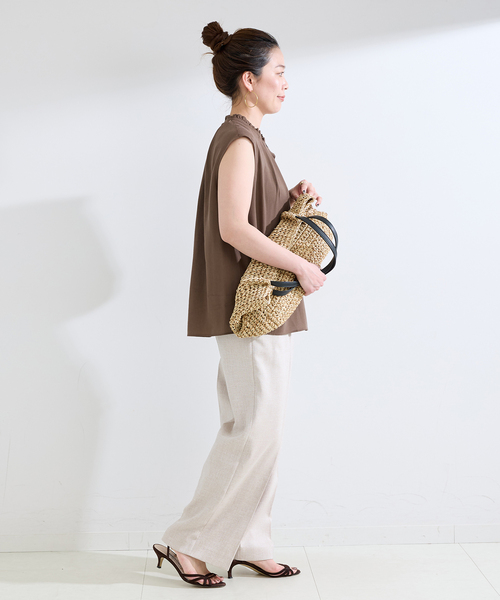 B.C STOCK(ベーセーストック)の「手洗い可 / セルロースフリルネックフレンチトップス(シャツ/ブラウス・レディース・チャコールグレー/ブラウン/ライトグレー・FREE)」の10枚目の写真