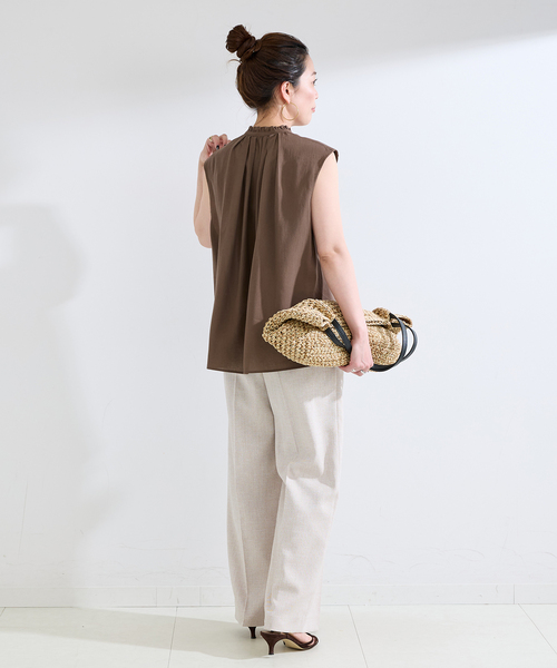 B.C STOCK(ベーセーストック)の「手洗い可 / セルロースフリルネックフレンチトップス(シャツ/ブラウス・レディース・チャコールグレー/ブラウン/ライトグレー・FREE)」の11枚目の写真