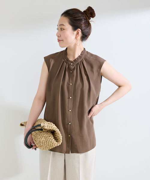 B.C STOCK(ベーセーストック)の「手洗い可 / セルロースフリルネックフレンチトップス(シャツ/ブラウス・レディース・チャコールグレー/ブラウン/ライトグレー・FREE)」の12枚目の写真