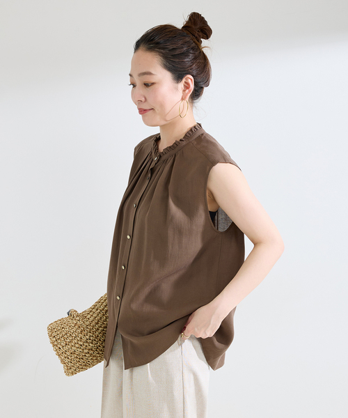 B.C STOCK(ベーセーストック)の「手洗い可 / セルロースフリルネックフレンチトップス(シャツ/ブラウス・レディース・チャコールグレー/ブラウン/ライトグレー・FREE)」の13枚目の写真