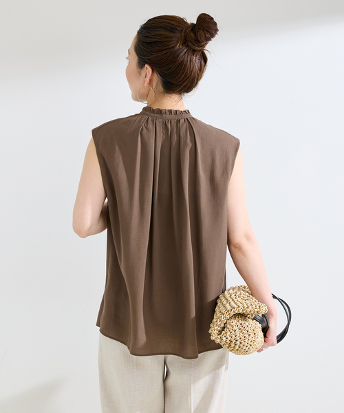 B.C STOCK(ベーセーストック)の「手洗い可 / セルロースフリルネックフレンチトップス(シャツ/ブラウス・レディース・チャコールグレー/ブラウン/ライトグレー・FREE)」の14枚目の写真