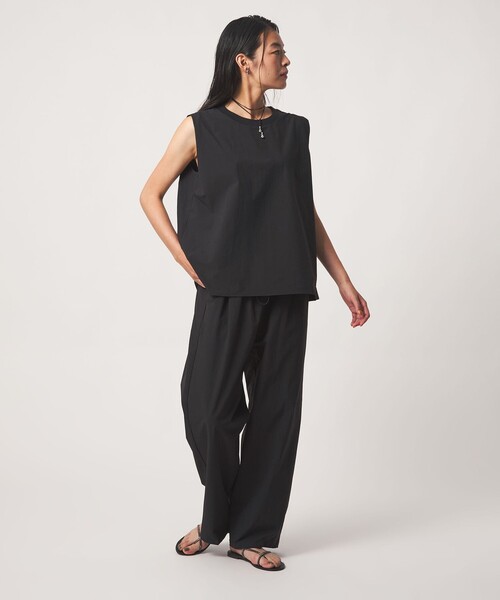 A DAY IN THE LIFE UNITED ARROWS(アデイインザライフユナイテッドアローズ)の「ノースリーブブラウス+パンツ ‐はっ水・UVカット・セットアイテム‐ <A DAY IN THE LIFE>(ワンピース・レディース・ネイビー/ベージュ/ブラック・FREE)」の1枚目の写真