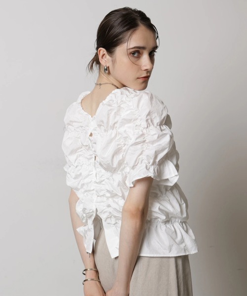 CADUNE(カデュネ)の「シャーリングブラウス(シャツ/ブラウス・レディース・ホワイト/ライトイエロー/ブラック/レッド・38/36)」の5枚目の写真