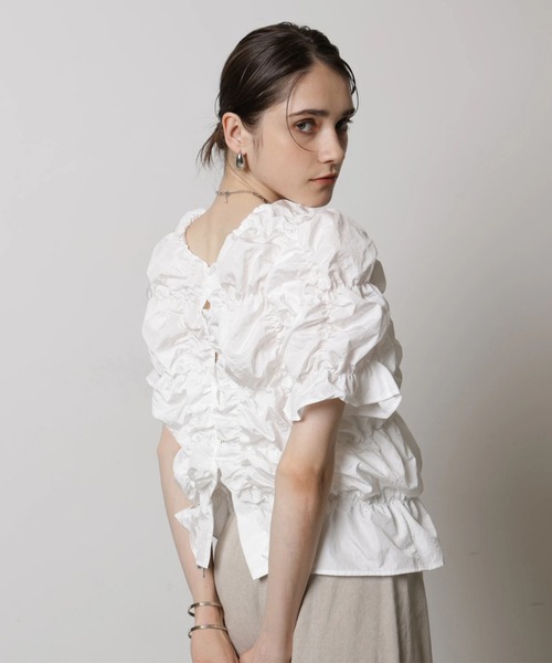 CADUNE(カデュネ)の「シャーリングブラウス(シャツ/ブラウス・レディース・ホワイト/ライトイエロー/ブラック/レッド・38/36)」の12枚目の写真