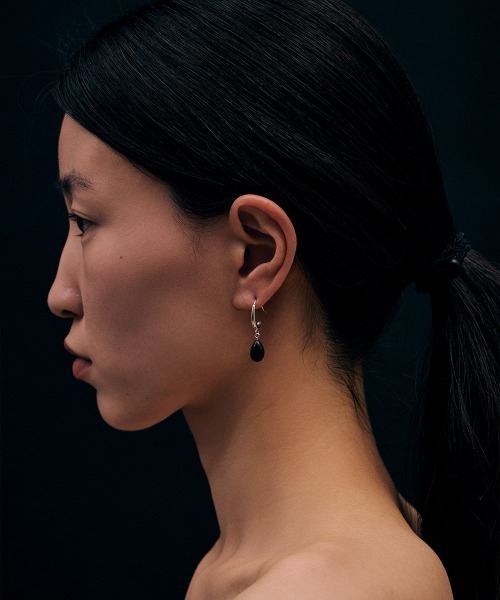 Fauvirame(フォーヴィレイム)の「【Fauvirame】26SS新作 Drop Glass Earrings / ドロップグラスイヤリング(ピアス(両耳用)・レディース・Black・ONE SIZE)」の2枚目の写真