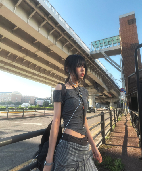 PLASMASPHERE(プラズマスフィア)の「2WAYツアーストライプアシンメトリーロングリブチューブトップスカート_2COLOR(スカート・レディース・ダークグレー/ブラック・FREE)」の16枚目の写真