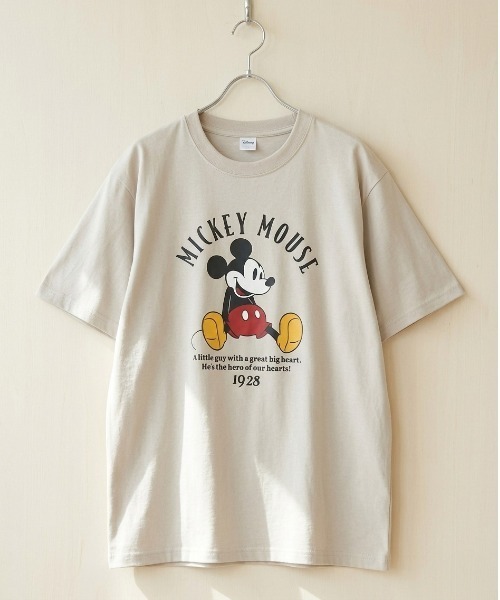 Disney(ディズニー)の「【DISNEY/ディズニー】ミッキーマウス ヴィンテージライクプリント 半袖Tシャツ(DRY) ユニセックス(Tシャツ/カットソー・メンズ・オフホワイト/ネイビー/ダークブルー/グレイッシュベージュ・MEDIUM/LARGE)」の1枚目の写真