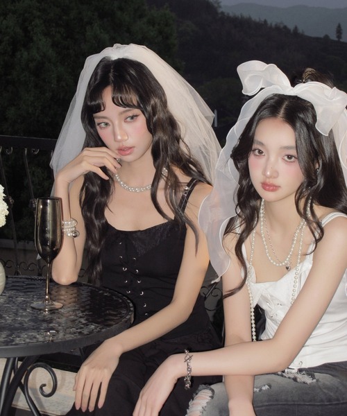 andwang(アンドワン)の「Lace up tops(Tシャツ/カットソー・レディース・ブラック/ホワイト・MEDIUM/SMALL)」の8枚目の写真
