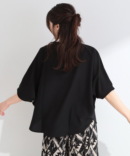 SHOO・LA・RUE（シューラルー）の「【体型カバー/洗濯機可】二の腕隠れる 前後切替ドルマンTシャツ（Tシャツ/カットソー・レディース・ブラック/ホワイト系3/ダークブラウン系2/イエロー系その他・04/03/02/01）」の6枚目の写真