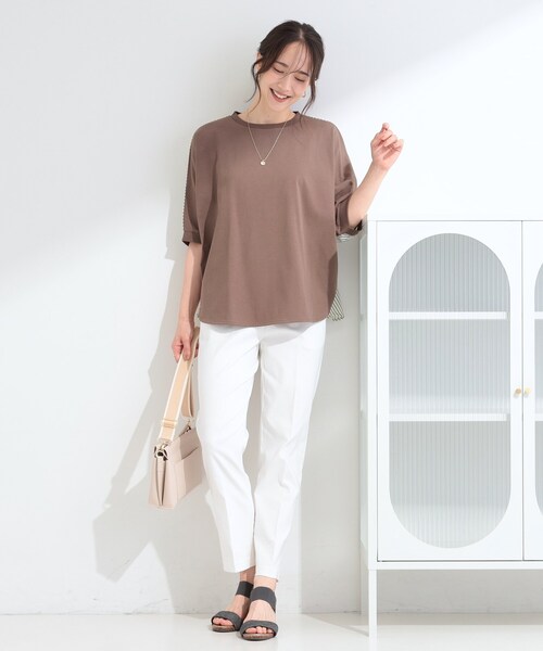 SHOO・LA・RUE（シューラルー）の「【体型カバー/洗濯機可】二の腕隠れる 前後切替ドルマンTシャツ（Tシャツ/カットソー・レディース・ブラック/ホワイト系3/ダークブラウン系2/イエロー系その他・04/03/02/01）」の15枚目の写真