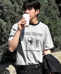 NOWLE（ノウル）の「【NOWLE】エンブレムグラフィック クルーネック 半袖Tシャツ / レトロオールドスクール ネック配色 トップス（Tシャツ/カットソー）」