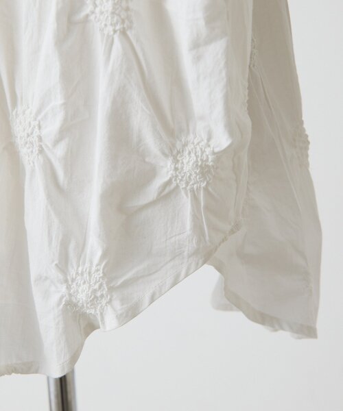 ear PAPILLONNER(イアパピヨネ)の「デザインギャザーブラウス【SUM1 STYLE】(シャツ/ブラウス・レディース・ホワイト/ブラック・FREE)」の6枚目の写真