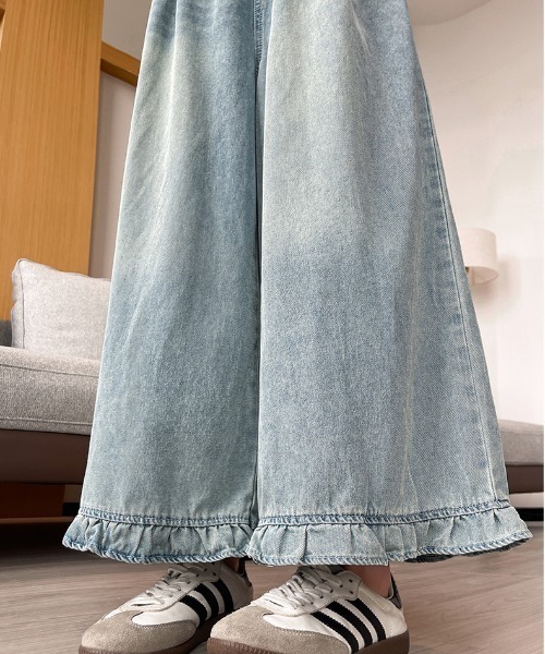 LUCPY(ラクピー)の「フリルヘムデニムワイドパンツ(デニムパンツ・レディース・ネイビー/ブルー・X-LARGE/LARGE/MEDIUM/SMALL)」の4枚目の写真