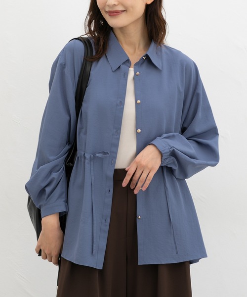 Honeys(ハニーズ)の「ウエストドロストシャツ(シャツ/ブラウス・レディース・ダークブラウン系1/ブルー/スミクロ/アイボリー・LL/M/L)」の4枚目の写真